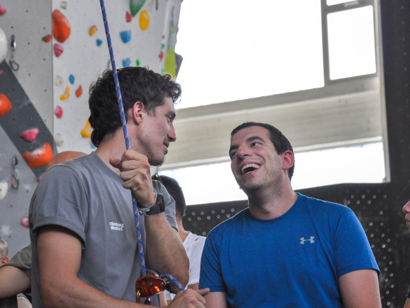 Istruttore ride con allievo